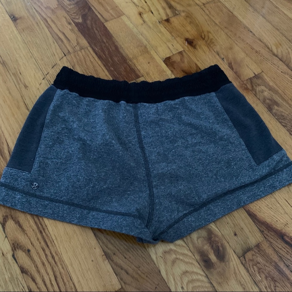 Lululemon All In Shorts (2015) RARE - Picture 3 of 6